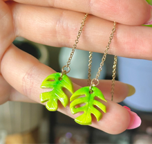 Load image into Gallery viewer, Monstera leaf thread earrings
