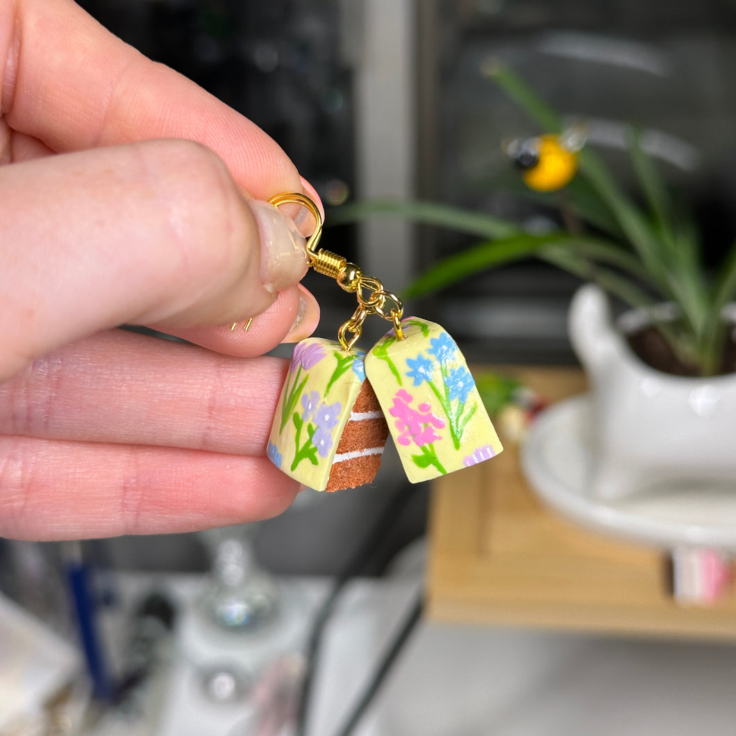 Flower cake earrings