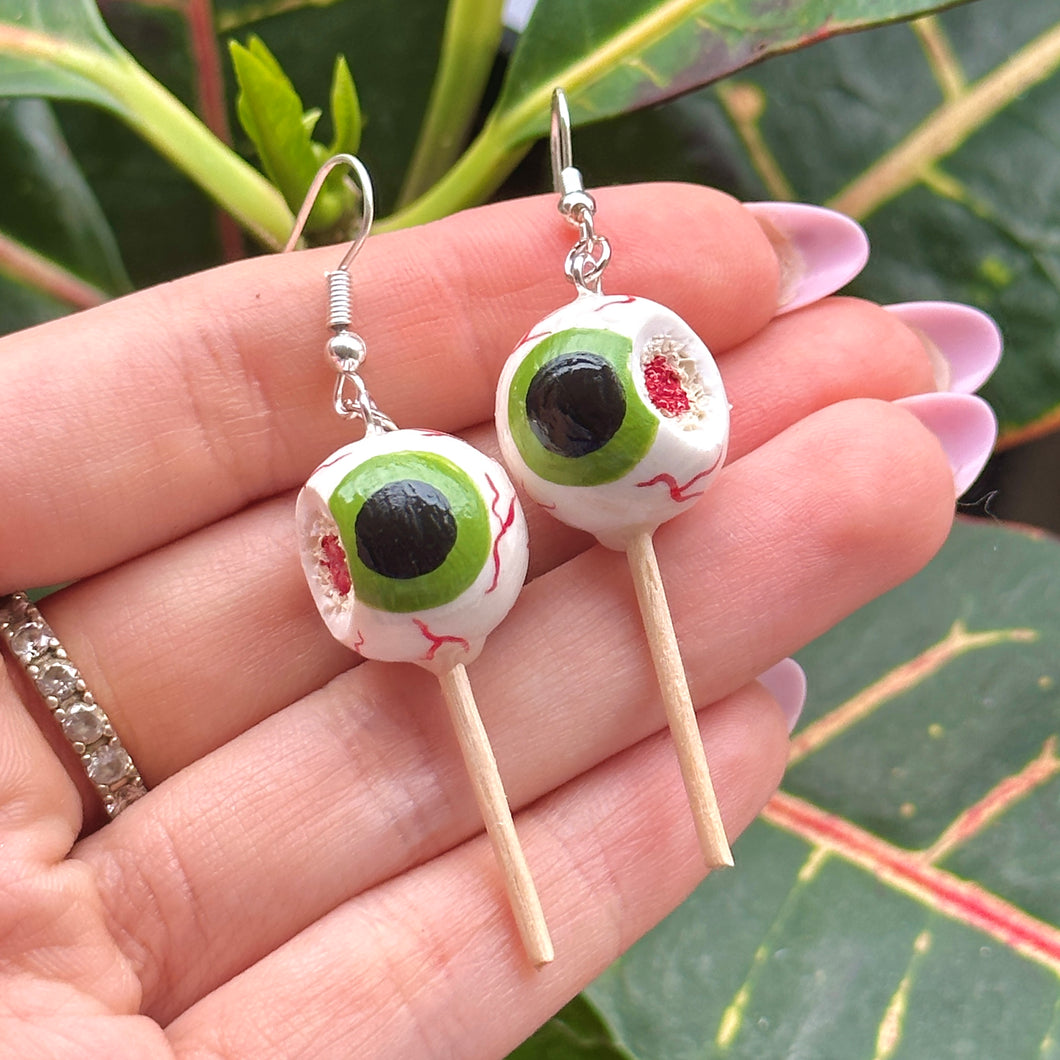 Eyeball cake pop earrings