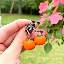 Load image into Gallery viewer, Pumpkin earrings
