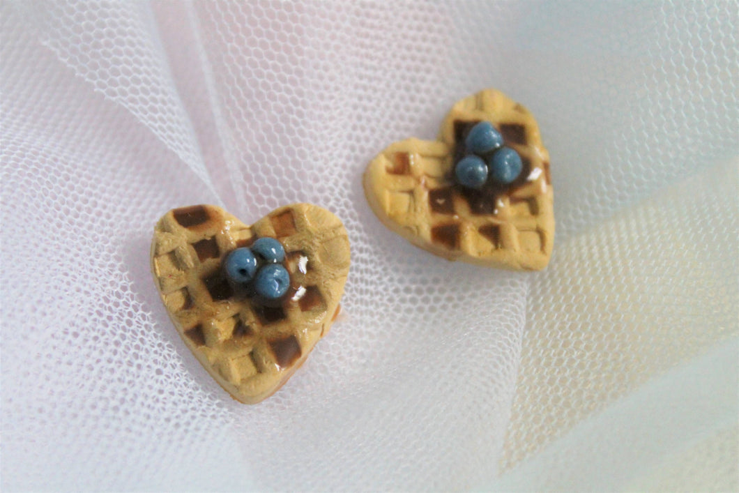 Waffle stud earrings